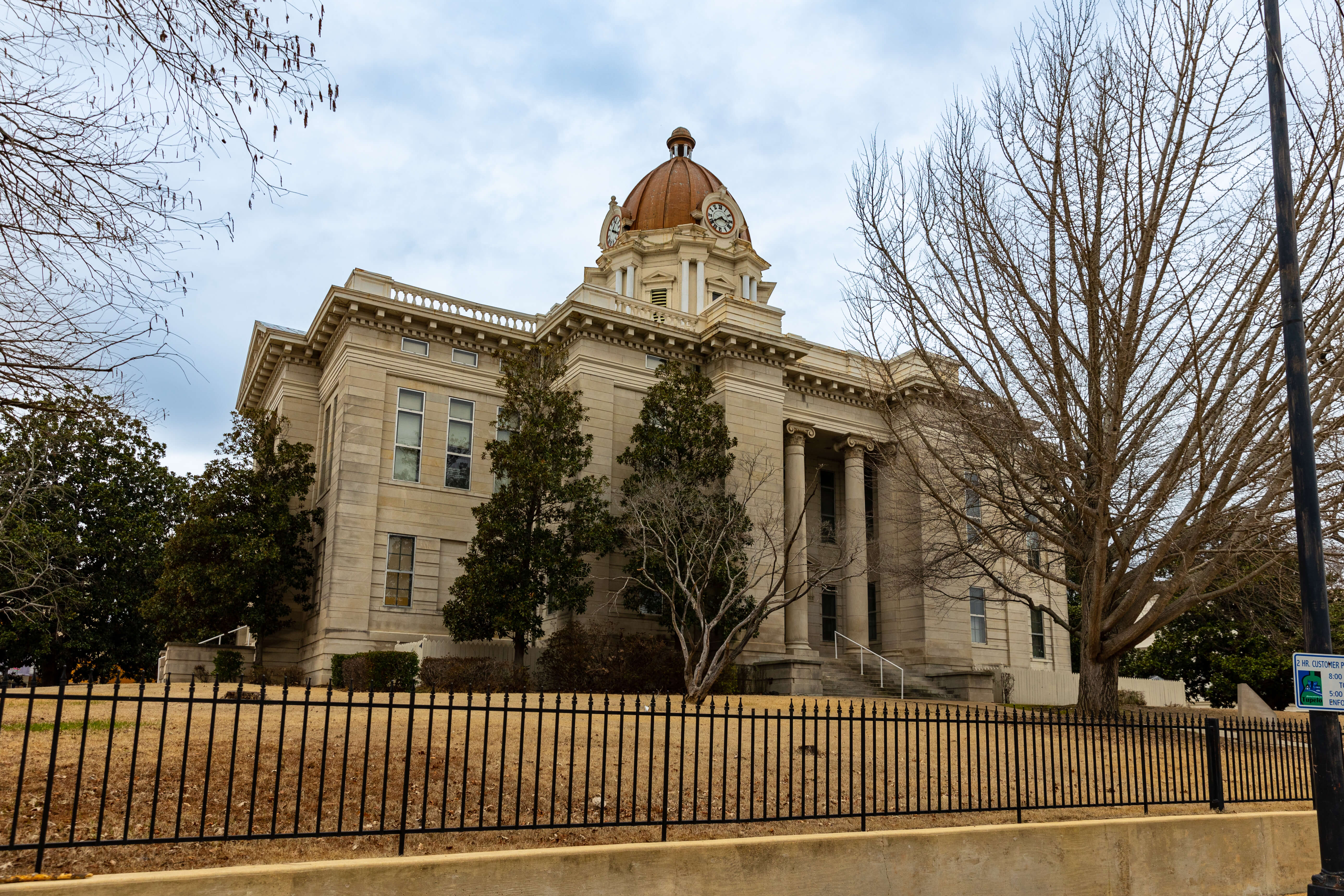 lee county courthouse in tupelo, ms